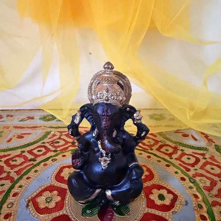 एंटीक ब्लैक एंड गोल्ड श्री गणेश मूर्ति – 7-दिवसीय प्राण प्रतिष्ठित