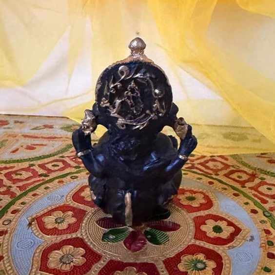एंटीक ब्लैक एंड गोल्ड श्री गणेश मूर्ति – 7-दिवसीय प्राण प्रतिष्ठित