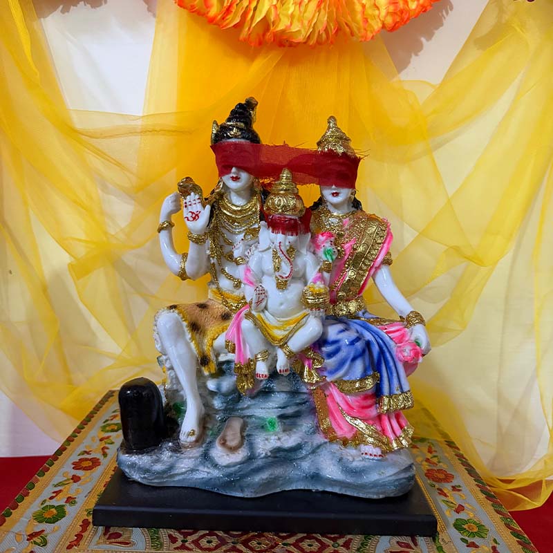 शिव परिवार मूर्ति (श्री गणेश एवं शिवलिंग संग) – 7-दिवसीय प्राण प्रतिष्ठित